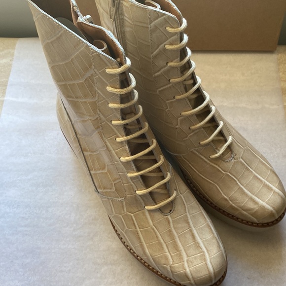 ANTHROPOLOGIE Lace-Up Stompy Boots - Picture 6 of 9